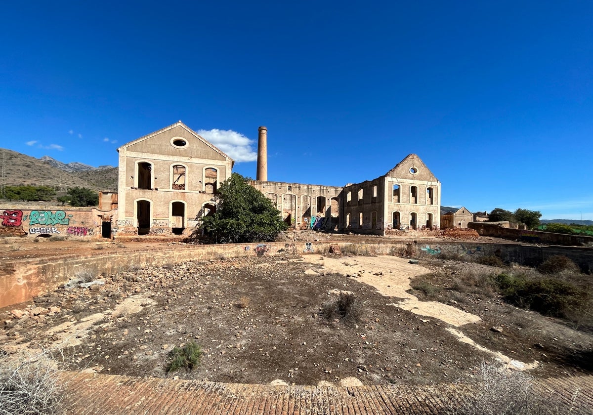 Imagen del complejo industrial situado en el conocido como pago de Las Mercedes, entre Nerja y Maro.