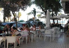 Terraza en la calle Tomás Echeverría.