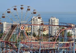 Vista de Arroyo de la Miel, con parte de las atracciones de Tívoli en primer plano.