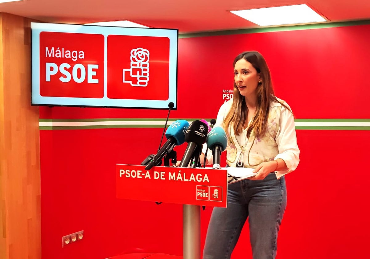 La portavoz del PSOE torroxeño y diputada nacional por Málaga, Mari Nieves Ramírez, este jueves en rueda de prensa.