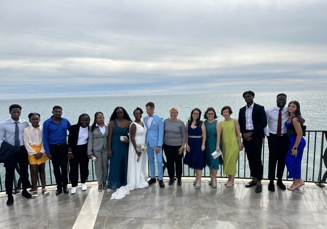 Imagen de un enlace matrimonial de ciudadanos de origen extranjero celebrado este viernes en el mirador nerjeño.