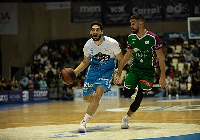 Pozas, con el Monbus Obradoiro y junto a Jaime Fernández, en un duelo ante el Unicaja.