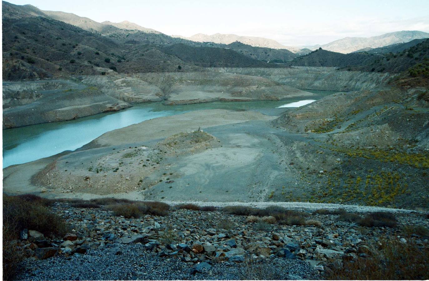 El embalse casi vacío en el año 1999.