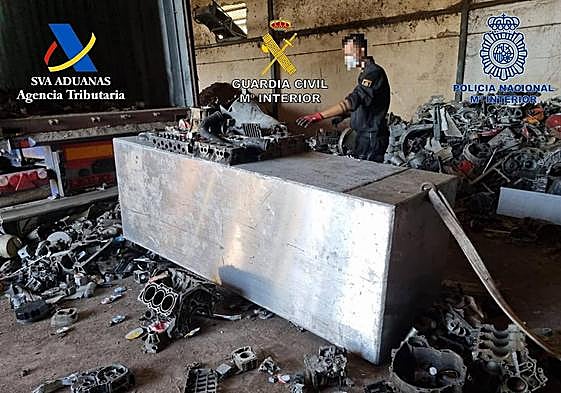 Incautan 720 kilos de cocaína ocultos en un contenedor de chatarra en el Puerto de Málaga