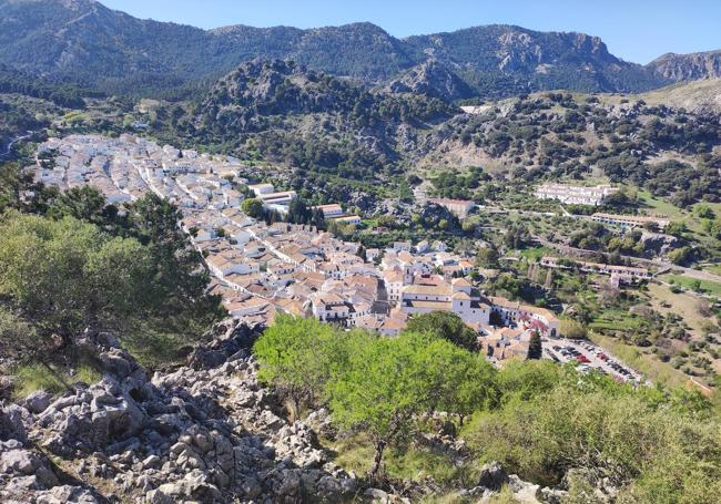 Vista de Grazalema desde el mirador del Santo.