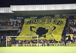 El tifo que desplegó la afición del Barakaldo en el último partido de Copa en su estadio.