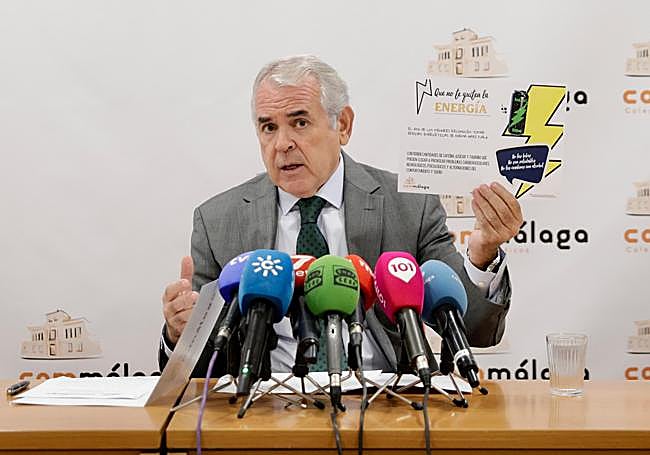 El presidente del Colegio, Pedro Navarro, este jueves tras realizar la petición a la Junta