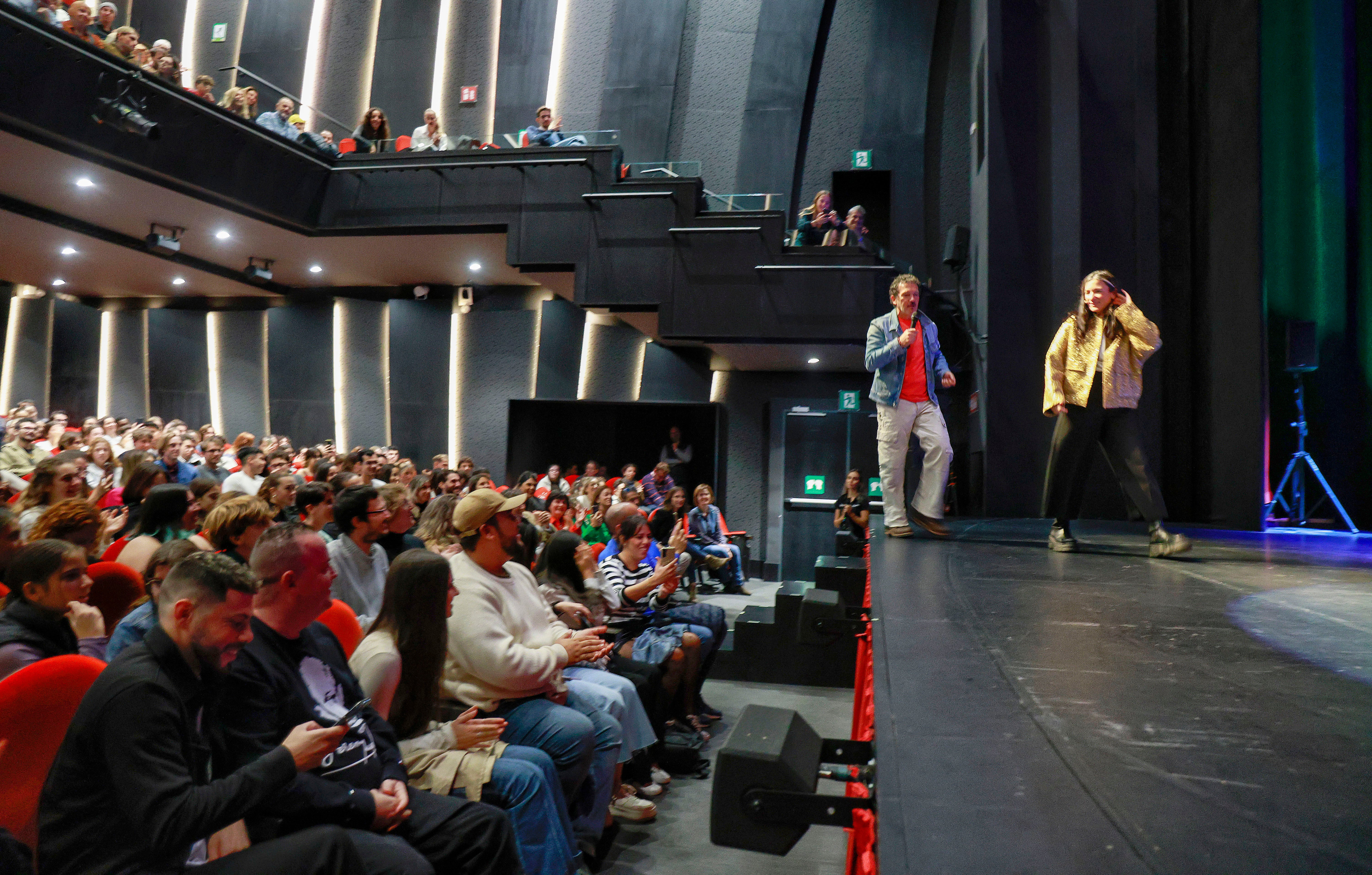 Antonio Banderas se encuentra con alumnos de artes escénicas en su teatro