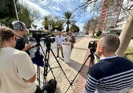 Acto de presentación del plan de asfaltado en Vélez-Málaga, este viernes.