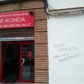 El PSOE de Málaga denuncia pintadas en sus sedes de Ronda y Fuengirola contra la amnistía