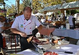 El jamón es uno de los grandes protagonistas de esta feria temática.