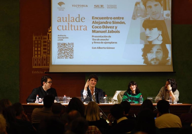 Alberto Gómez, Alejandro Simón Partal, Coco Dávez y Manuel Jabois, ayer durante la presentación de 'Ese de anoche' en el Aula de Cultura.