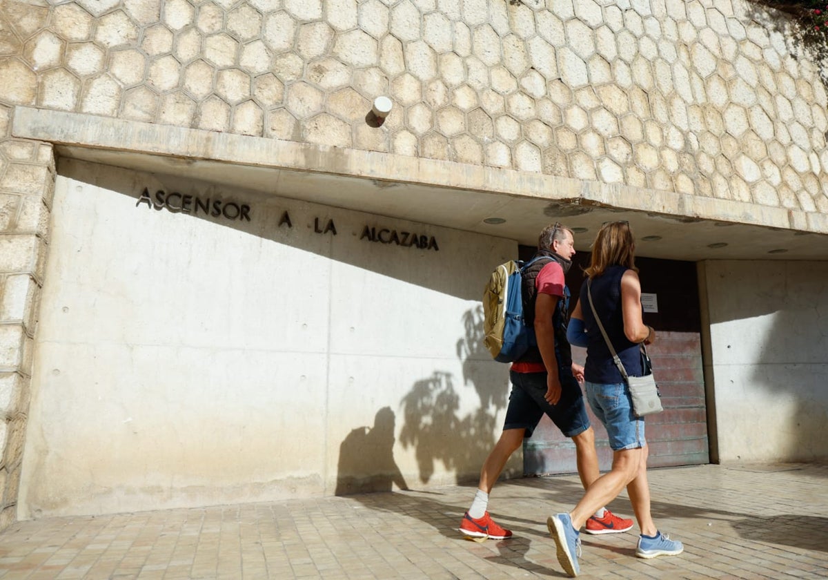 Una avería obliga a cerrar de nuevo el ascensor de la Alcazaba de Málaga