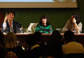 Alberto Gómez, Alejandro Simón Partal, Coco Dávez y Manuel Jabois, ayer durante la presentación de 'Ese de anoche' en el Aula de Cultura.