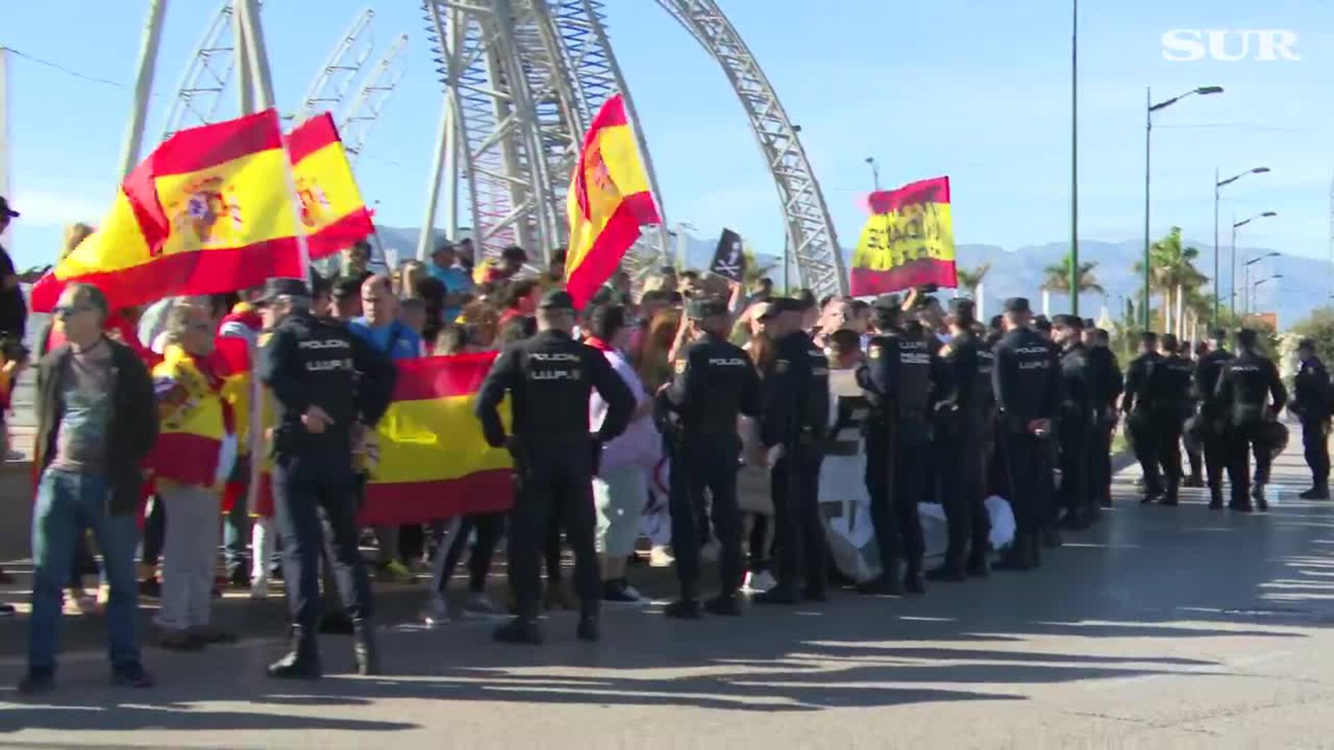Unas 200 personas se concentran en las cercanías del Palacio de ...