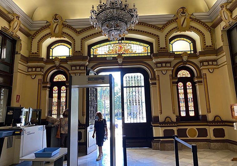 El hall de la sede central del Ayuntamiento de Málaga.