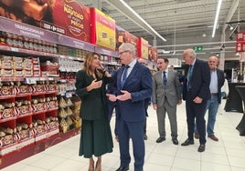 Ana Mara y Aurelio Martín, en primer plano, durante la inauguración del hipermercado Carrefour en La Cala de Mijas.