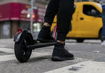 La dura advertencia de la Sociedad de Neurología sobre el uso de patines eléctricos entre menores