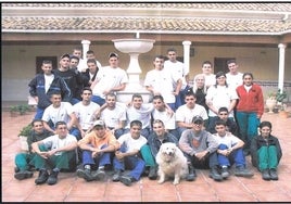 Primera promoción de alumnos y alumnas de la Castilla del Viento de Torremolinos.