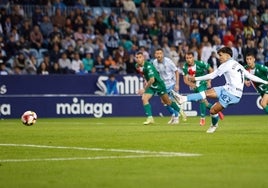 Kevin marca de esta forma un penalti, que no sirvió al Málaga para sumar.