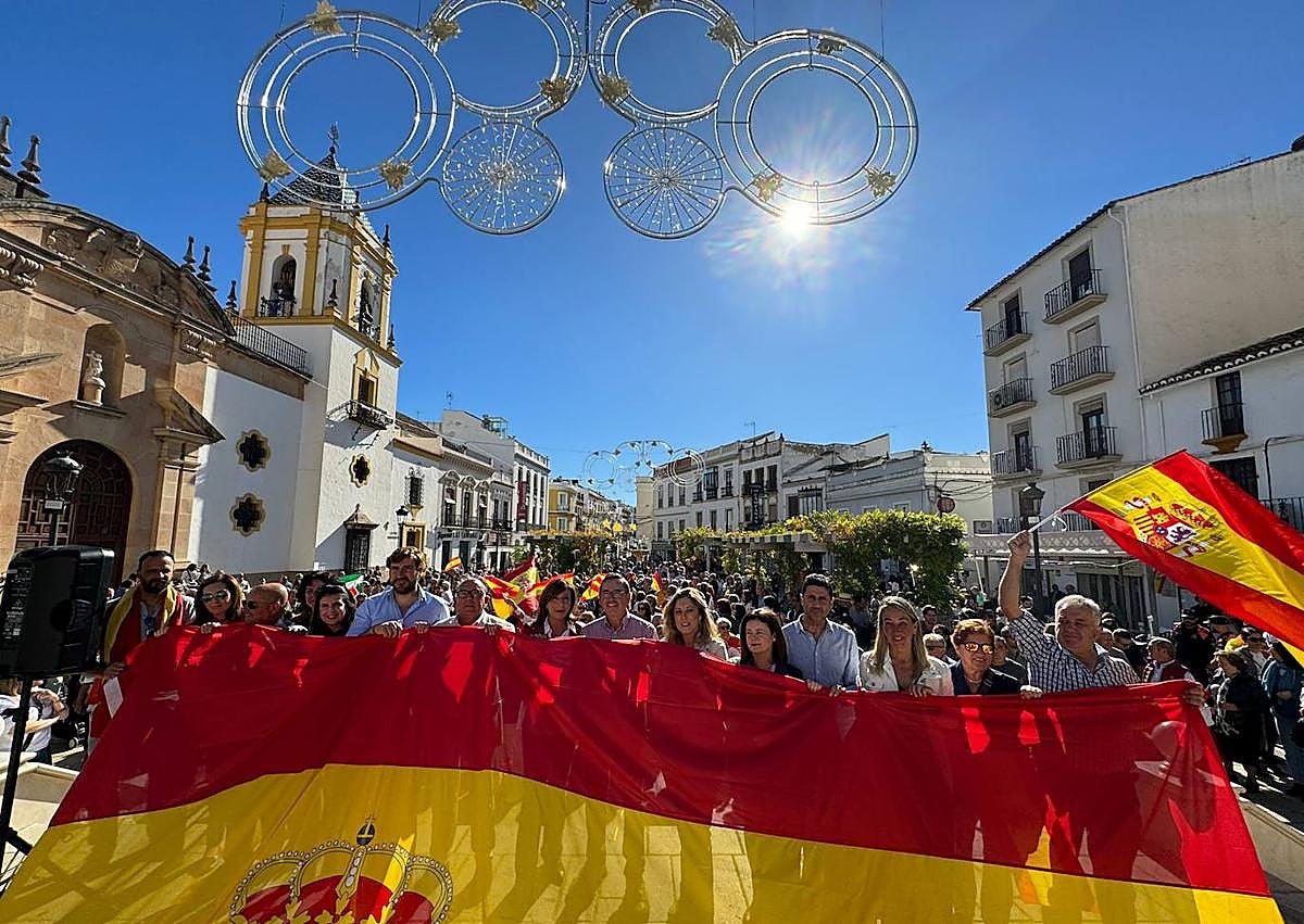 Imagen secundaria 1 - Imágenes de las protestas en Alhaurín de la Torre, Ronda y Torre del Mar.