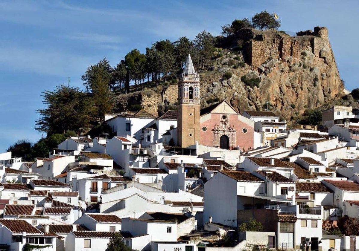 La nueva fachada de la parroquia de Ardales.