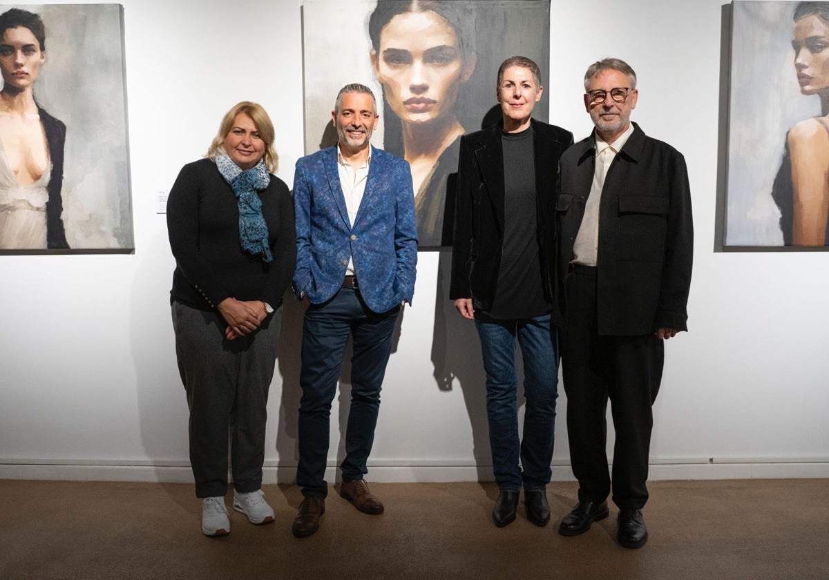 Acto de inauguración de la muestra en el Museo de Nerja.