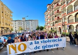 Cabecera de la marcha que ha recorrido las calles de Rincón de la Victoria.
