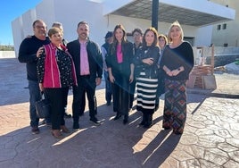 Ediles de la oposición de PSOE e IU en el Ayuntamiento de Torrox, este viernes junto al nuevo tanatorio.