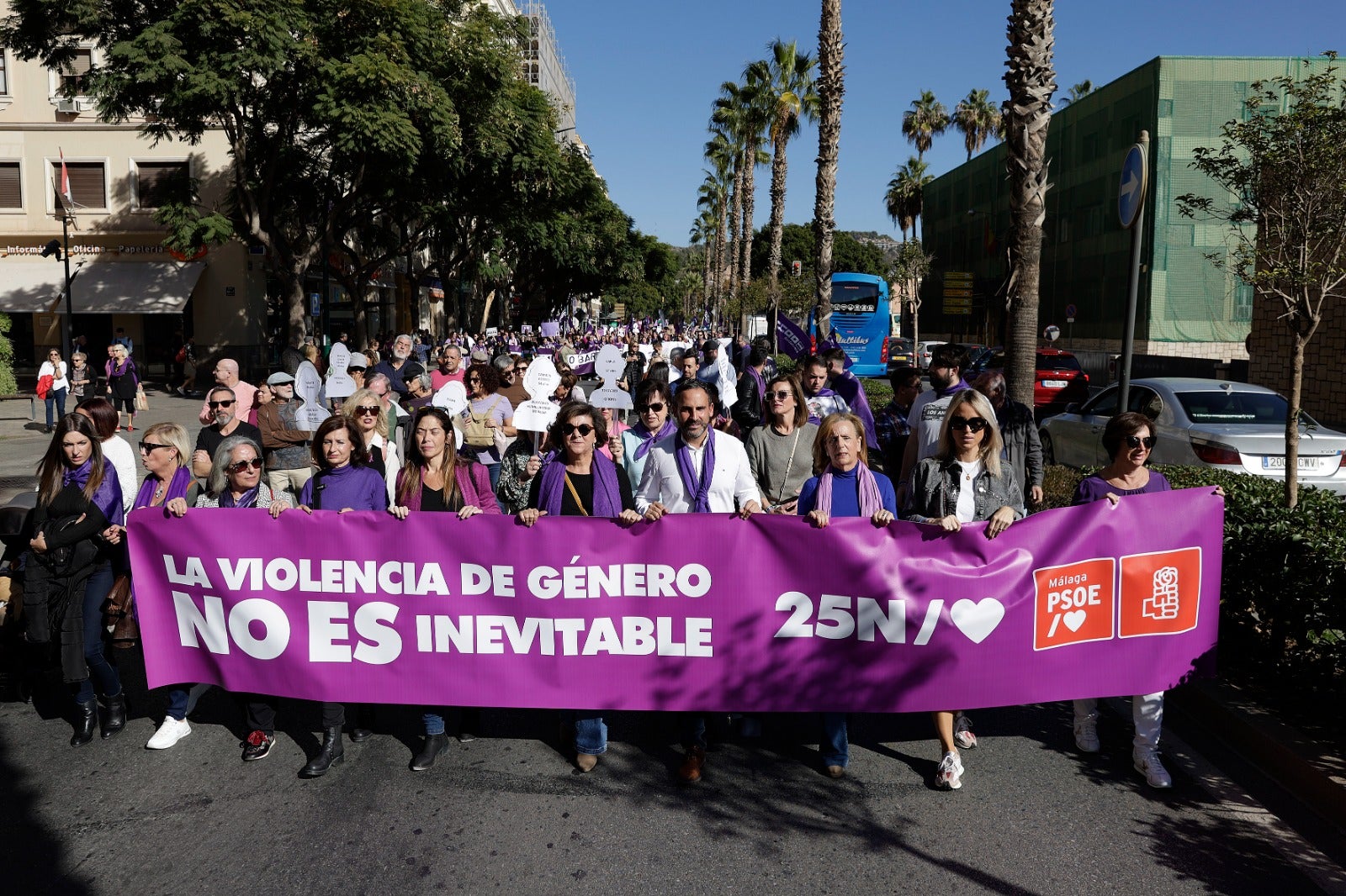 Unas 3.000 personas participan en la manifestación del 25N en Málaga