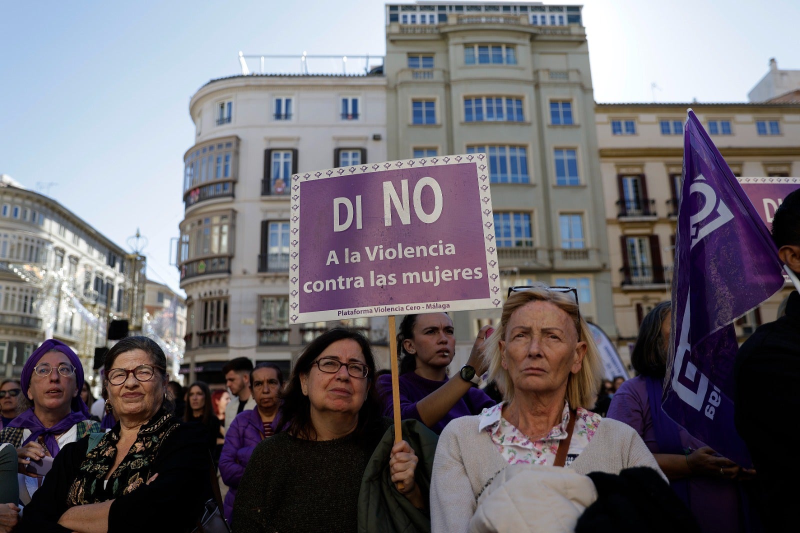 Unas 3.000 personas participan en la manifestación del 25N en Málaga