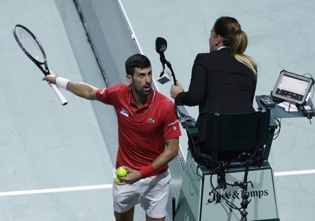 La protesta de Novak Djokovic a la juez de silla,en el segundo duelo.