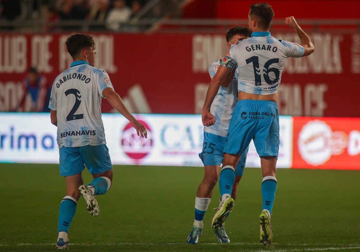 Los jugadores del Málaga celebran en gol de Genaro, que fue el del empate.