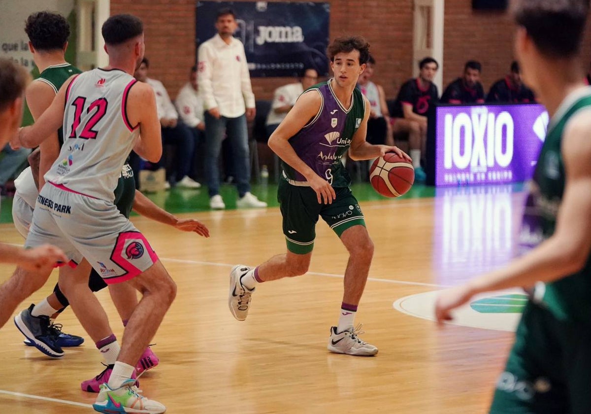 Hugo Vázquez, durante el partido ante el Armilla.