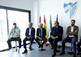 La mesa redonda con la que concluyó la inuguración de La Academia.