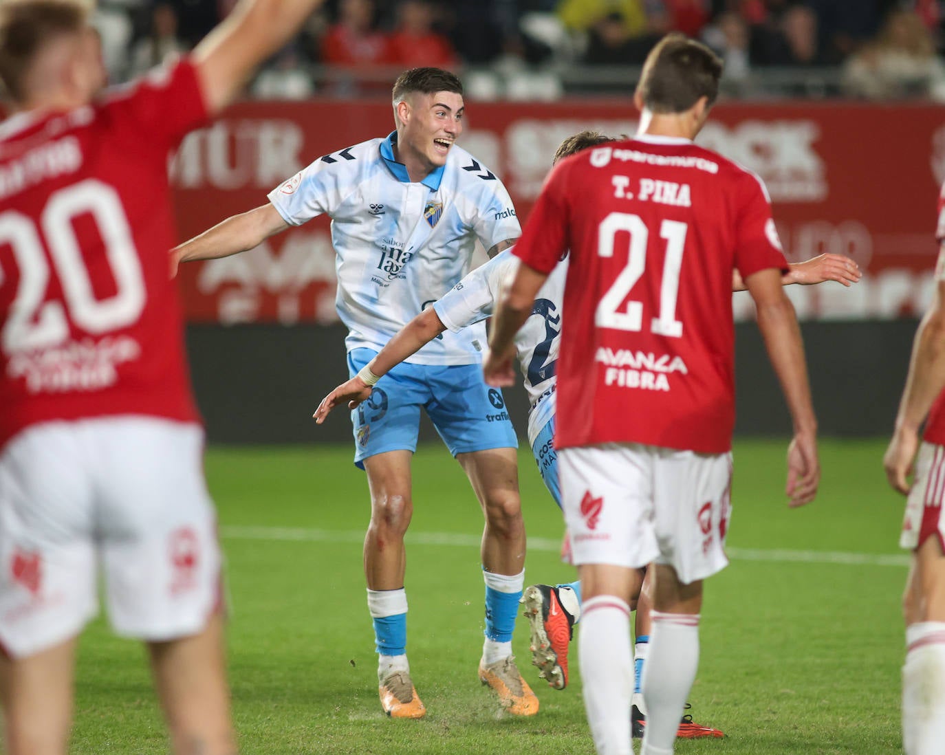 La goleada del Málaga en Murcia, en imágenes