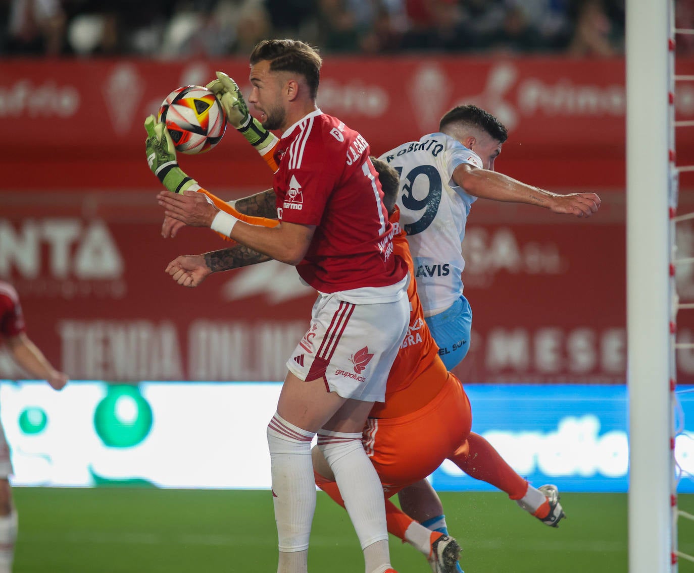 La goleada del Málaga en Murcia, en imágenes