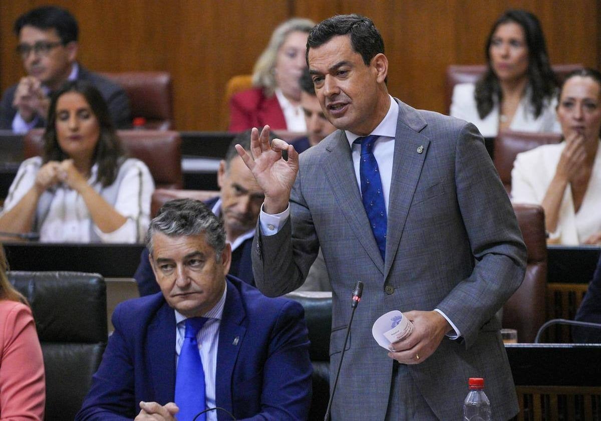 El presidente, Juanma Moreno, hoy en el Parlamento andaluz.