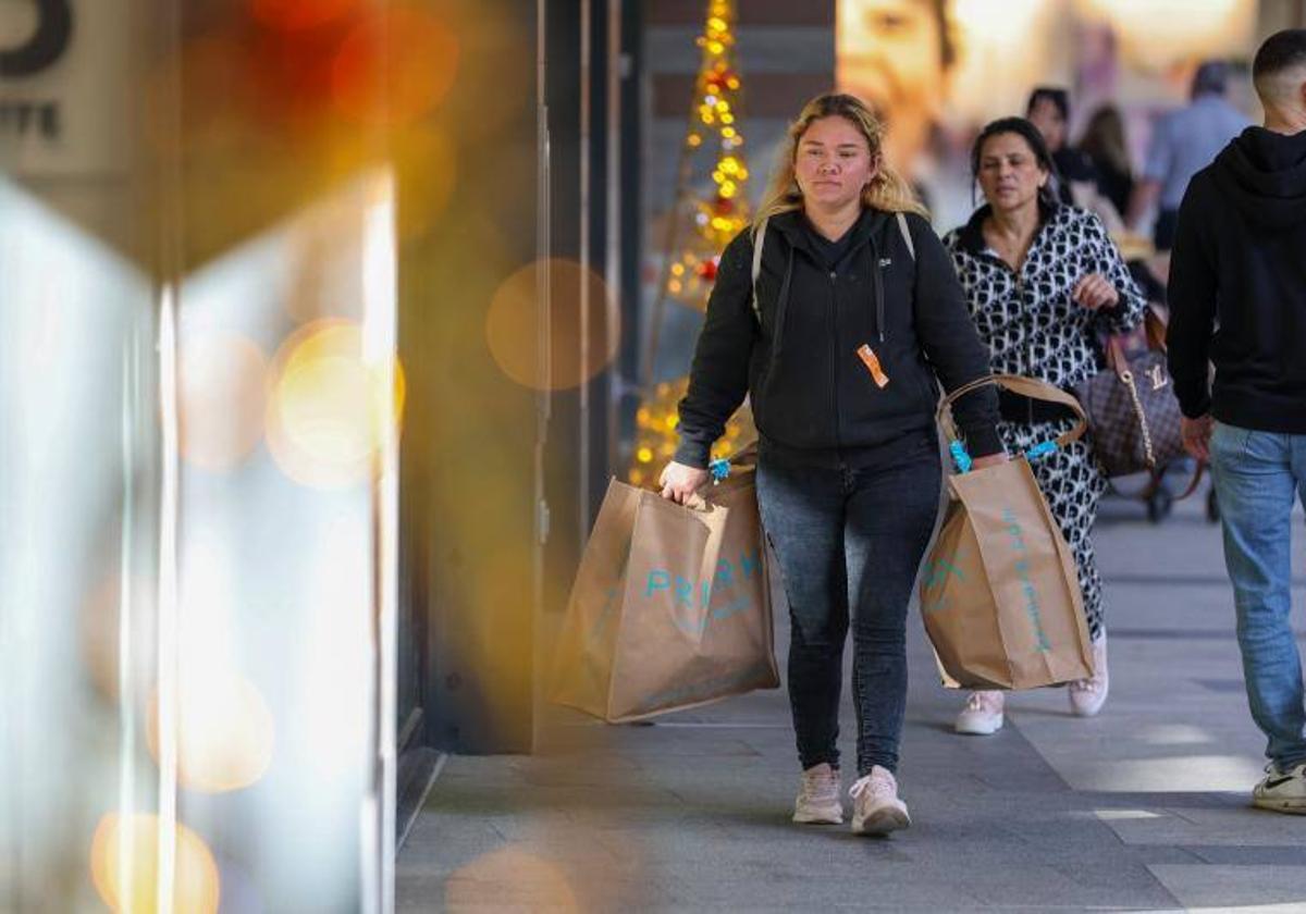 Los comerciantes volverán a hacer un esfuerzo este fin de semana para atender al público.