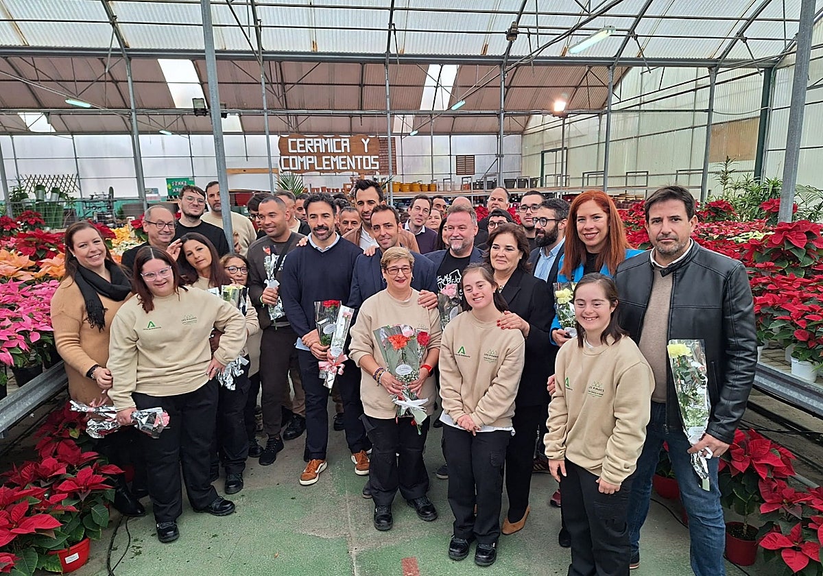 Responsables municipales, con los participantes en la jornada.