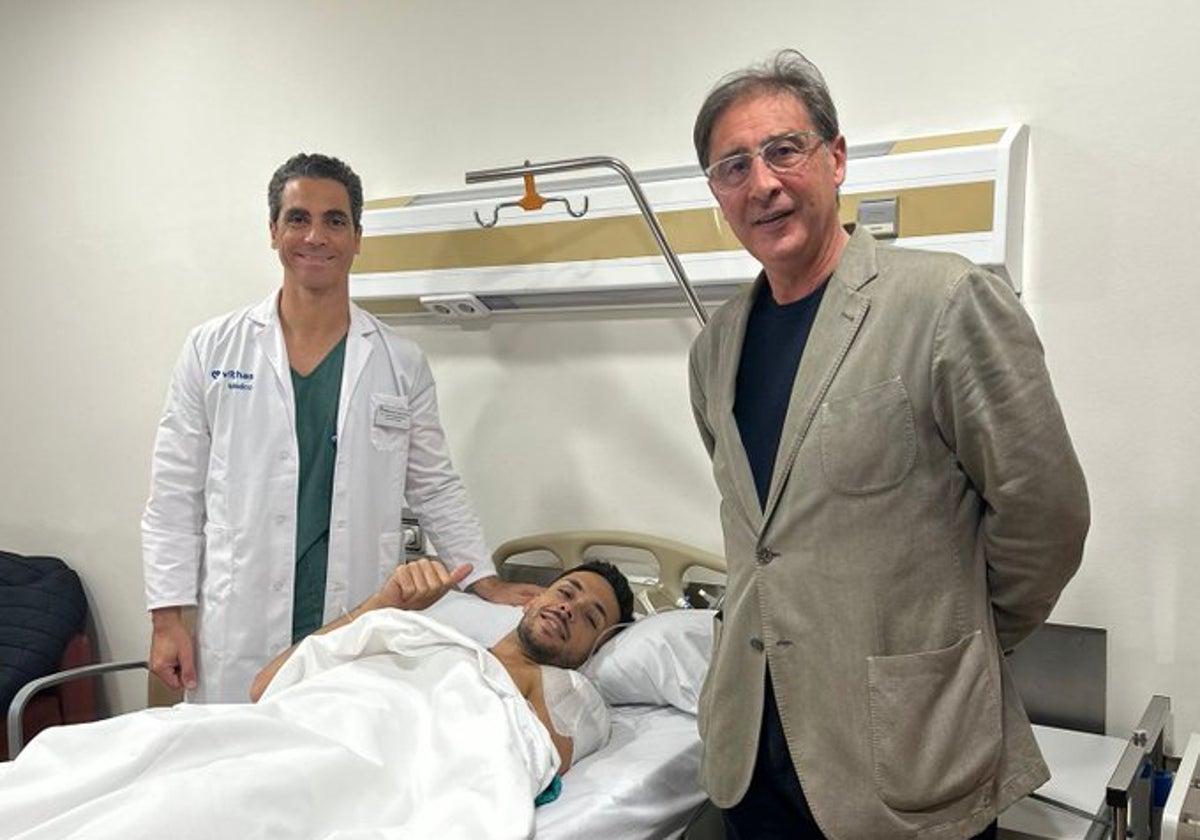 Álvaro Llanos, Nelson y Loren Juarros, tras la operación.