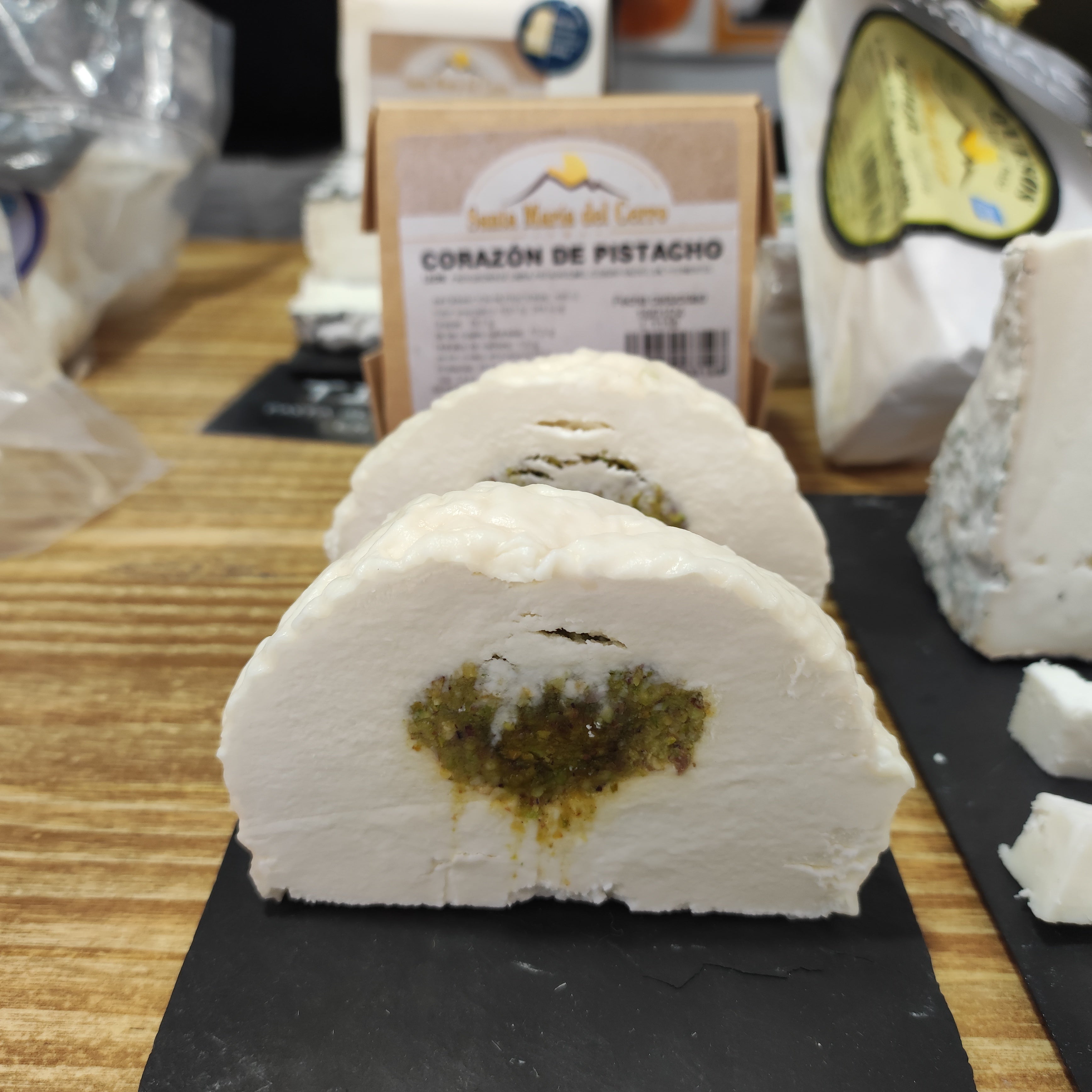 Queso con corazón de pistacho de Santa María del Cerro