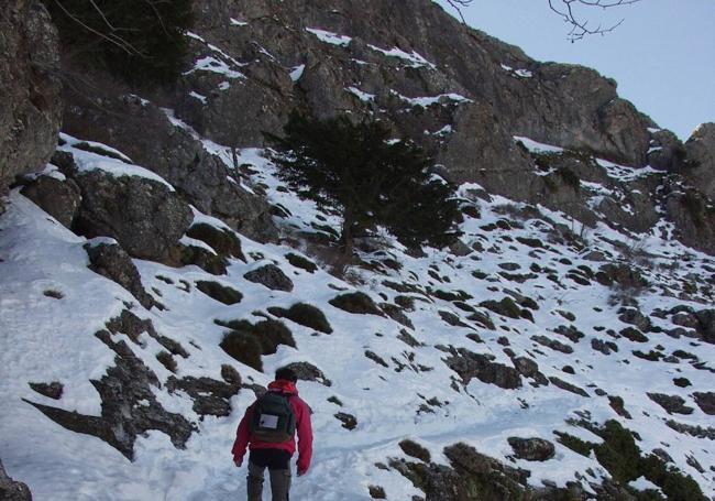 En invierno, el camino se puede complicar en la zona alta por la nieve o el hielo