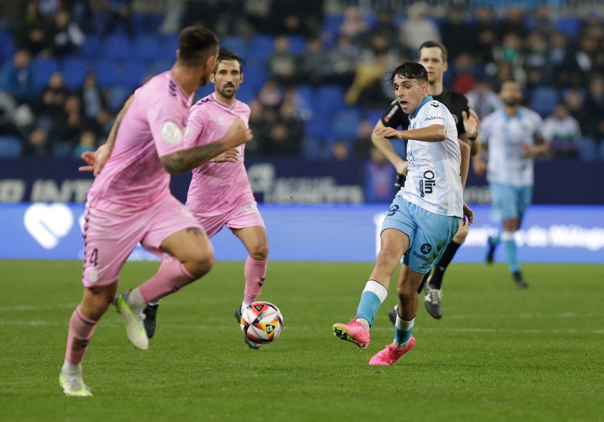 Izan Merino, ante el Eldense.