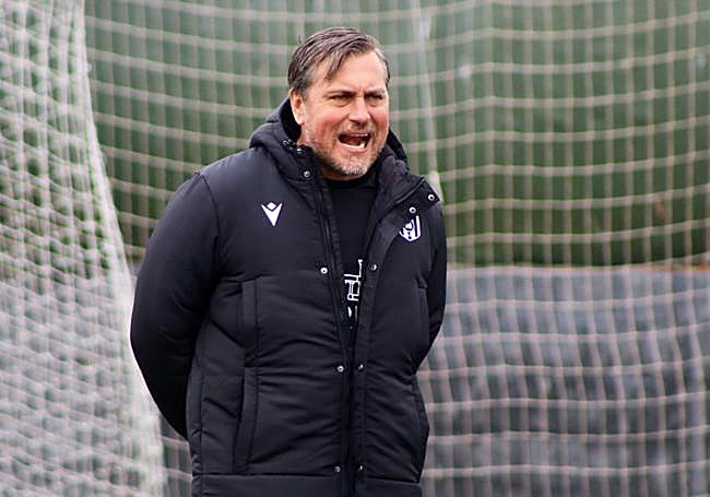Manel Ruano, durante un entrenamiento con el Mérida.