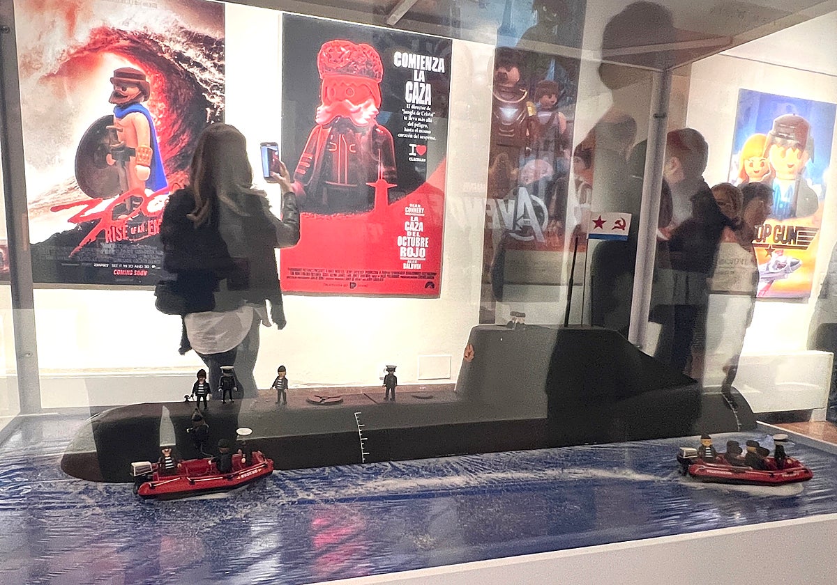 Recreación con muñecos Playmobil de la 'Caza del octubre rojo'