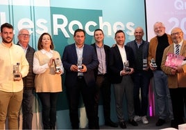 Los galardonados, tras la presentación, en una foto de familia junto a Enrique Bellver.