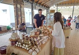 Quesos artesanales de La Hortelana en el Mercado Agroalimenatrio de Coín.