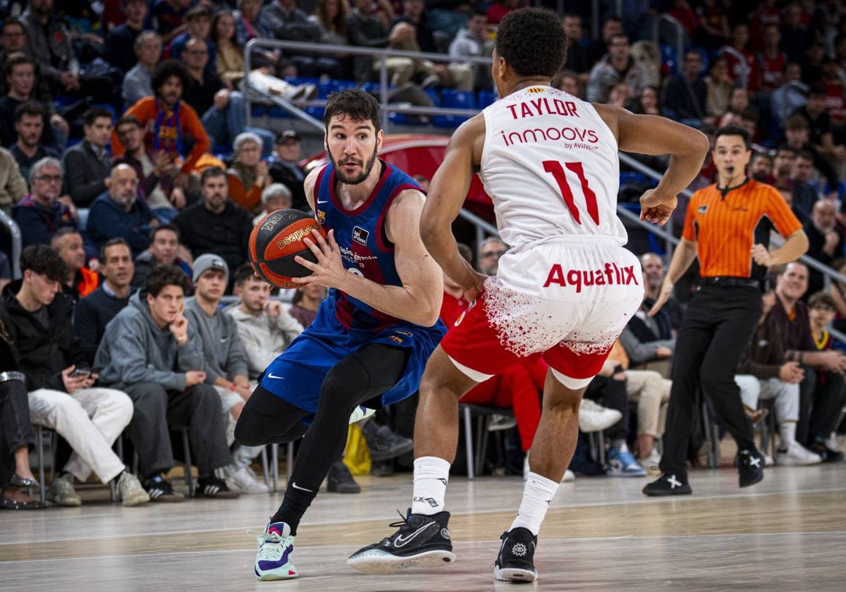 Brizuela encara a Taylor durante el partido jugado en el Palau.