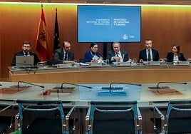 El ministro Hereu, junto a la secretaria de Estado de Turismo y el director de Turespaña.
